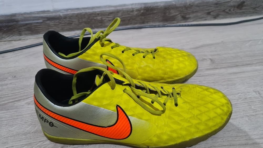 Обувь для футбола 38 р