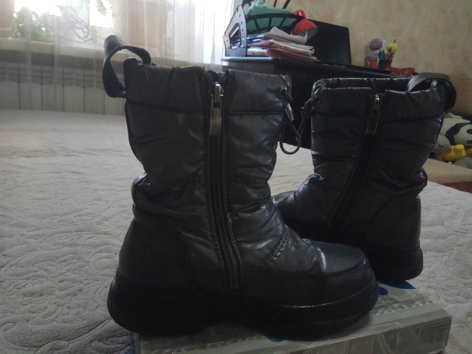 продам зимние сапожки на девочку