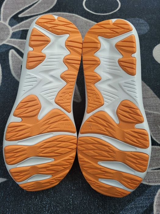 Маратонки. Асикс