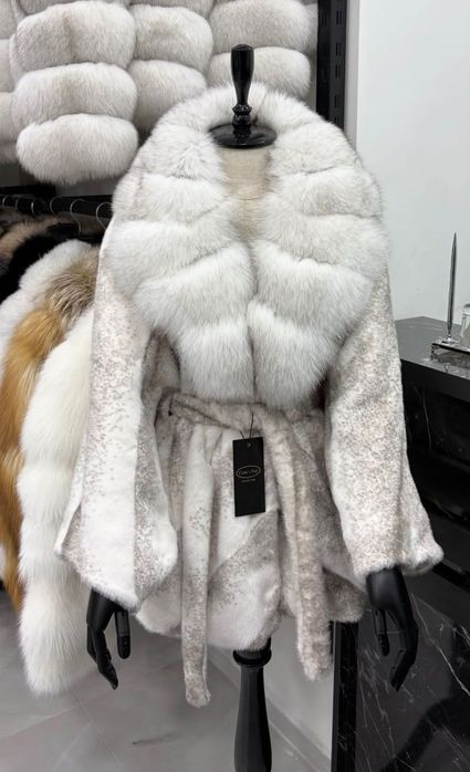 Haină de blană alcantara și vulpe polară