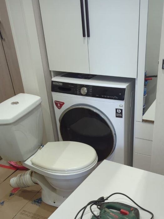 Продам мойку-раковину,унитаз.