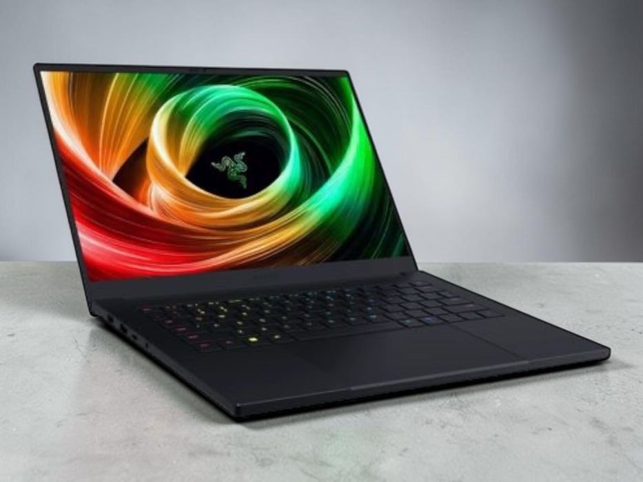 Мощен геймърски лаптоп Razer Blade 14 (2024) 2.5K 240Hz Ryzen 9 8945HS 32GB DDR5 1TB SSD RTX 4070