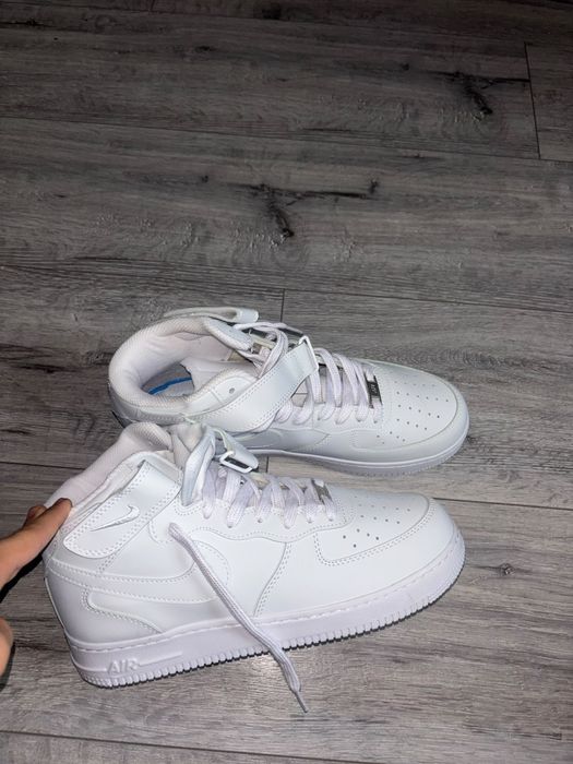 Adidasi Air Force 1 mid triple white