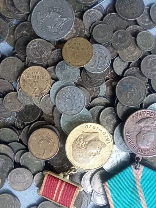 Продаю монеты,разные