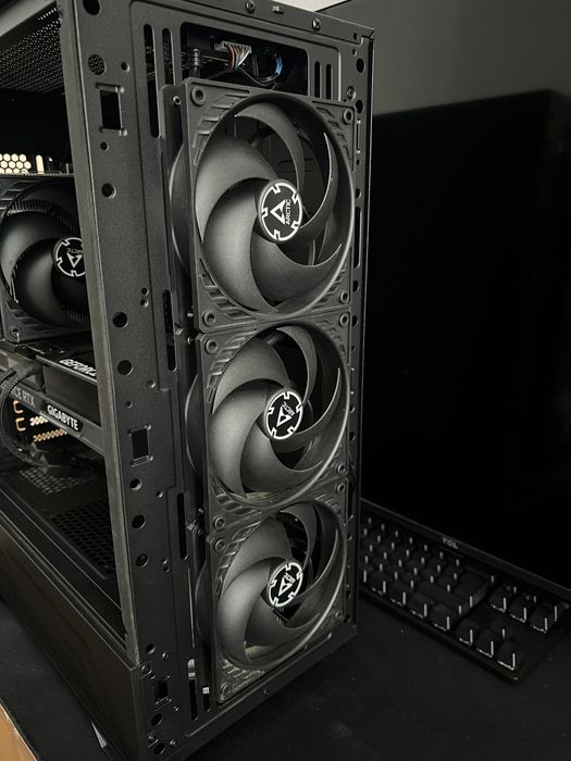 NoRGB build - PC RTX 4070ti si 64GB RAM