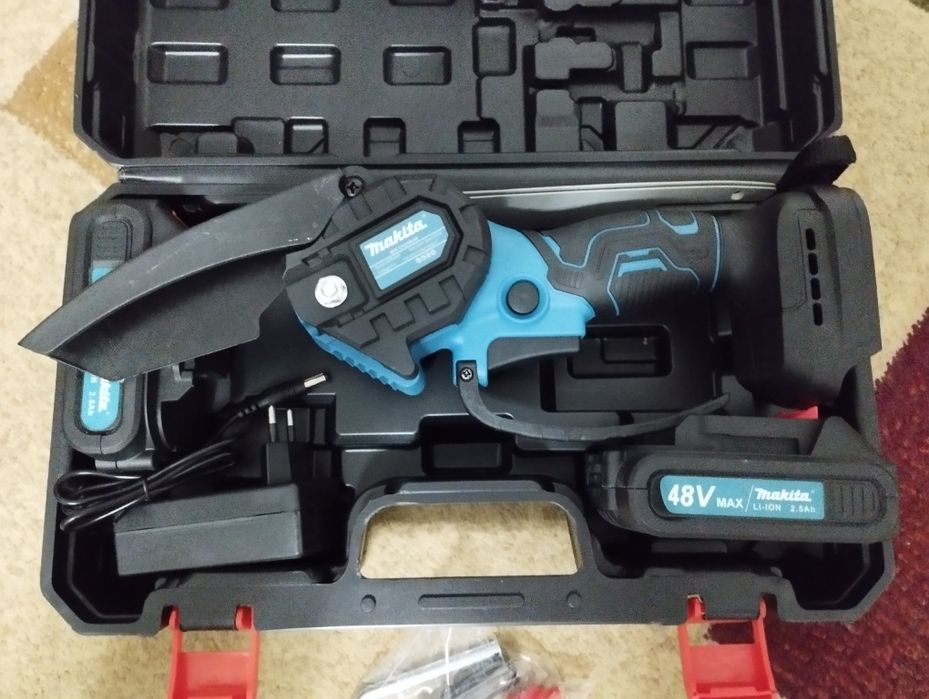 Мини электропила, секатор на батарейках