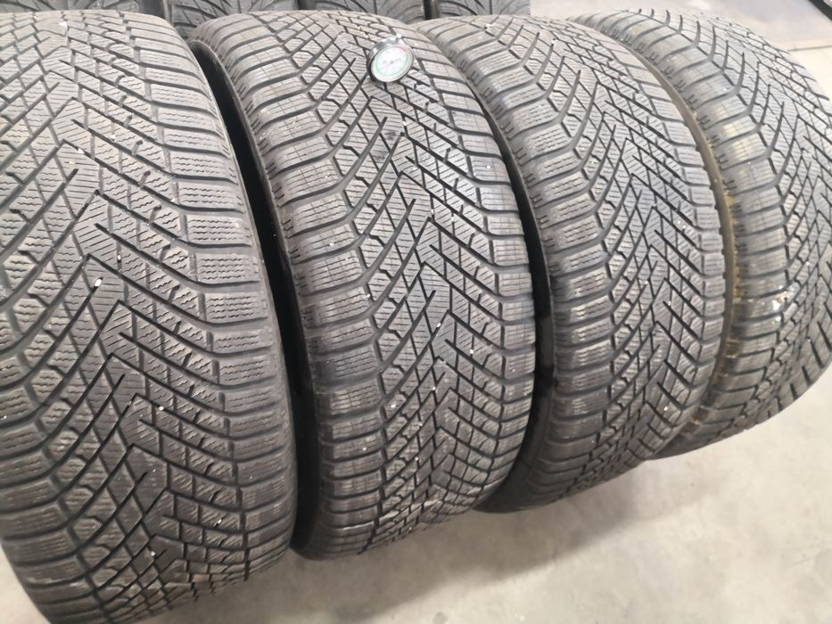 285 40 22 цола гуми Pirelli dot 22 4 броя