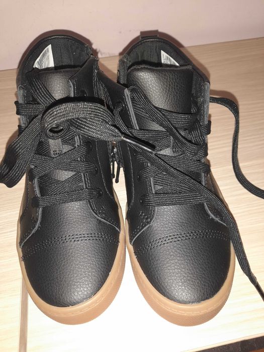 Марка Clarks.  Детски обувки .Чисто нови, естествена кожа.