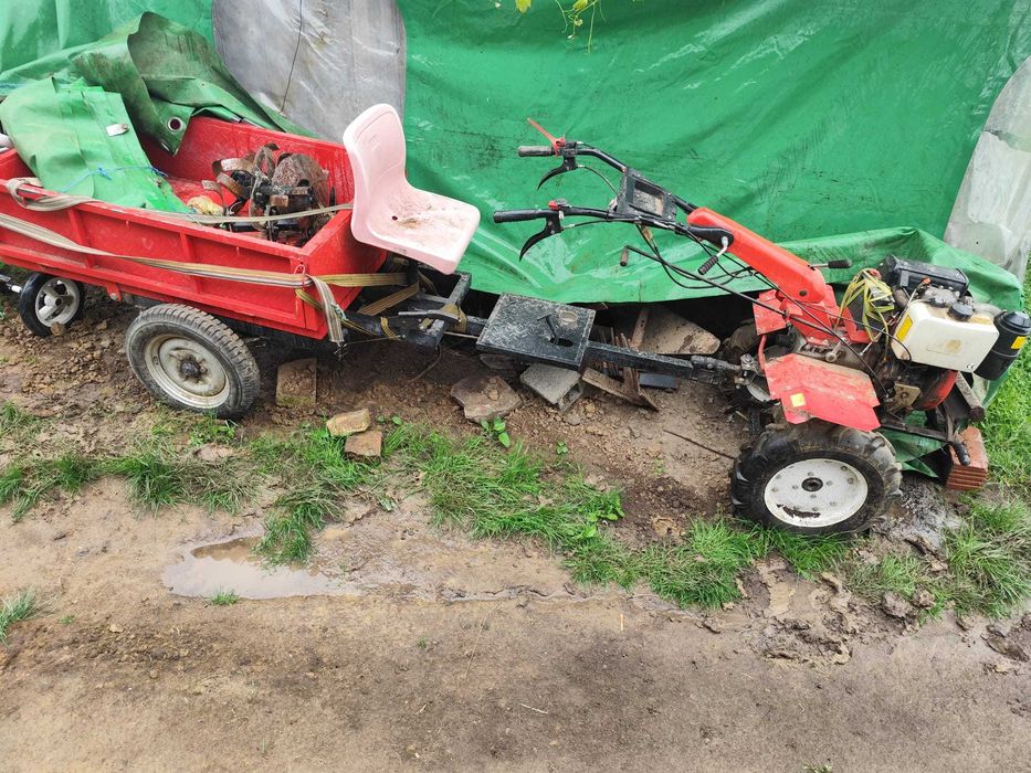 Vând motocultor diesel cu remorcă și scaun. Ideal pentru transport și lucrări agricole. Se vinde împreună cu remorca și accesoriile din poze.