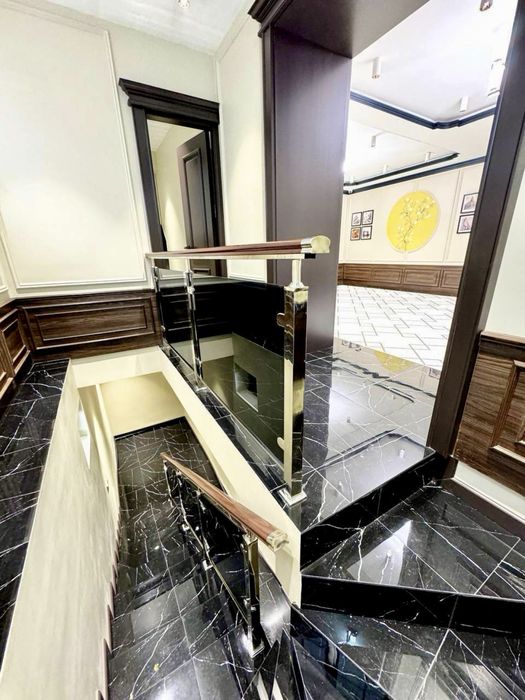 Продаю Нежелое Помещения Ул.Шахрисабз м.Айбек 100м2 Вдоль дороги