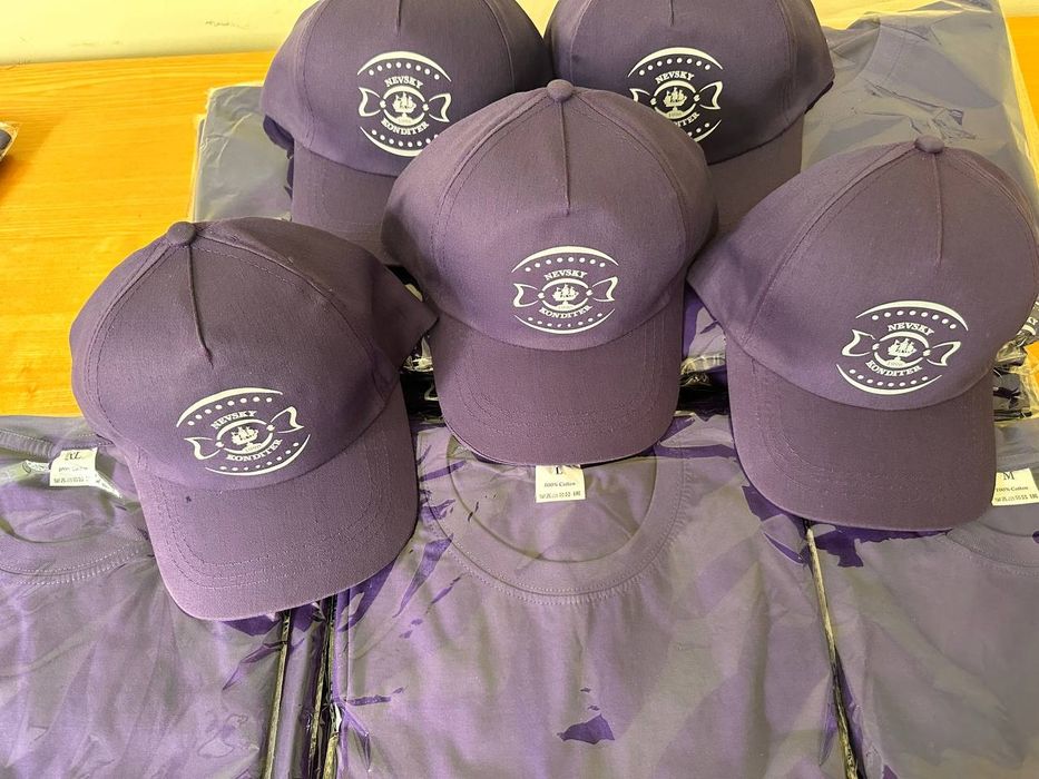 Все виды фудболок и кепок (с лого)   Фудболка ва кепкалар (лого билан)