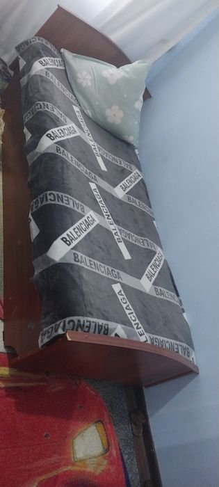 Кровать и шкаф движен двер