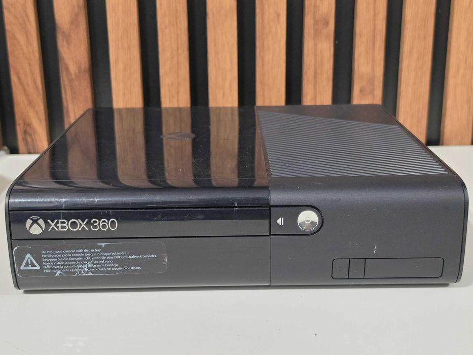 Xbox 360 E 250GB complet