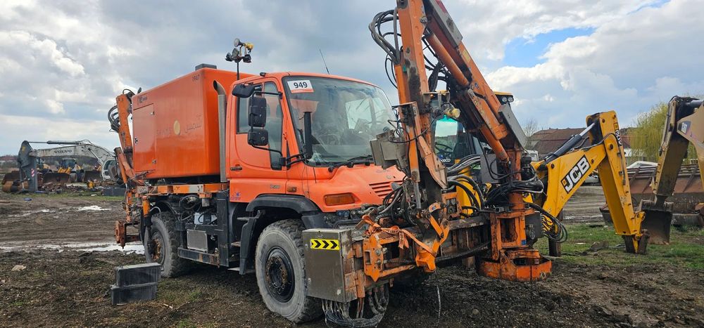 Unimog U500 Mercedes-Benz Echipament spalate panouri fotovoltaice, drumuri si autostrăzi