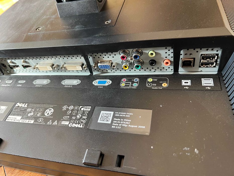 Dell 27” inch (Full HD)