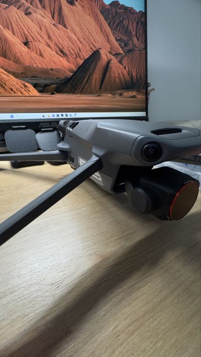 DJI Mavic 3 Classic – stare excelentă + 2 telecomenzi RC