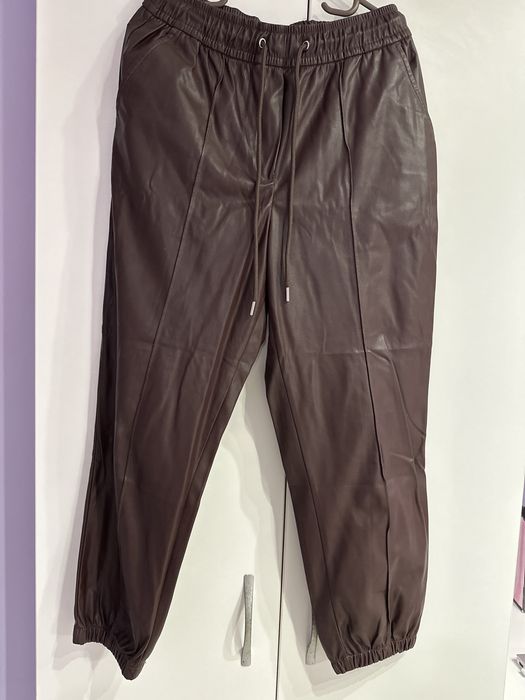 Кафяв кожен панталон