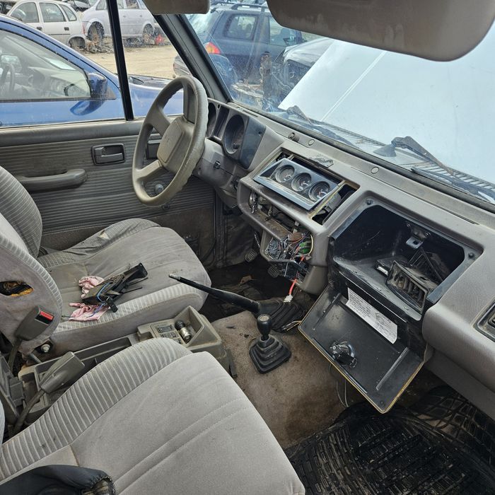 Исузо Тропер 2.6 на части