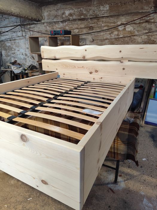 Спалня от бял бор