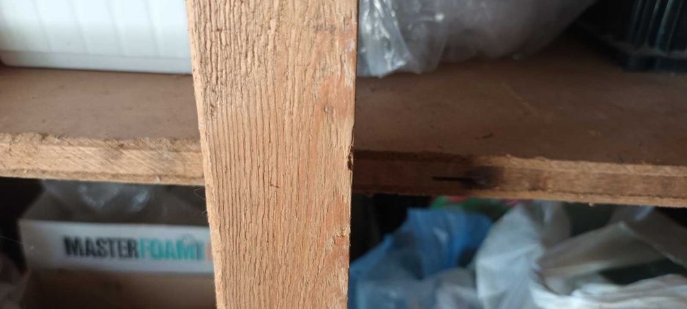 3 броя здрави ,сглобяеми,дървени стелажи