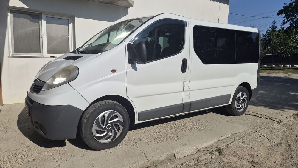 Opel vivaro 8+1  schimb cu smax