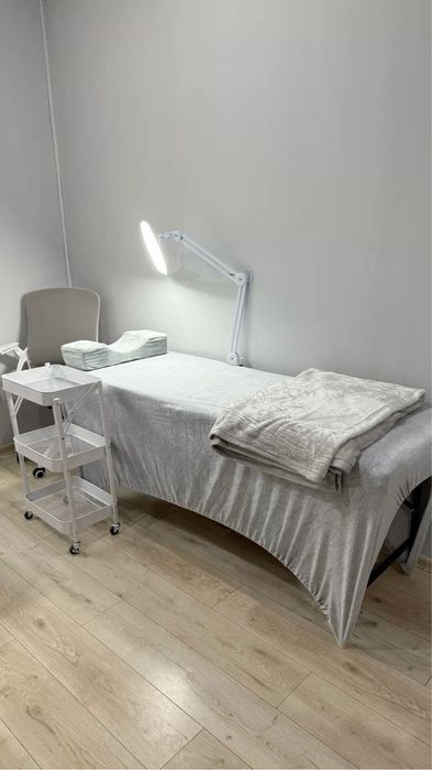 Сдаётся маникюрный столик