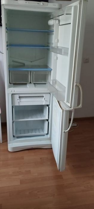 Холодильник Indesit