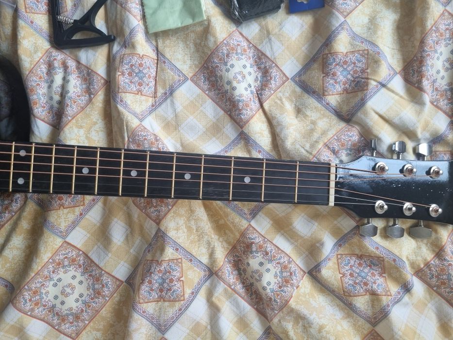 Акустична китара пълен комплект