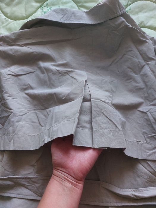 Женский плащ-тренчкот.