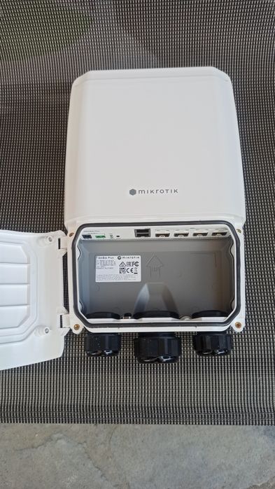 Switch MikroTik 10 Gigabit PoE - CRS305-1G-4S+OUT