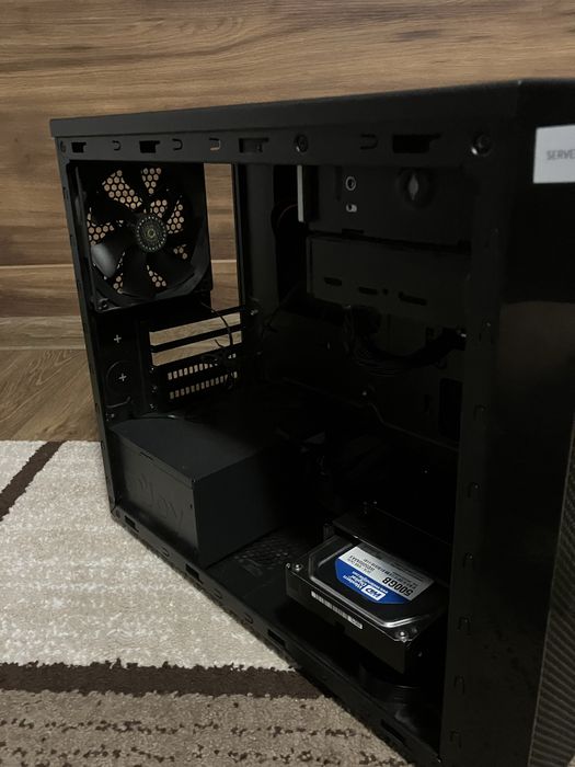 Vand carcasa cooler master +sursa n’joy 400w