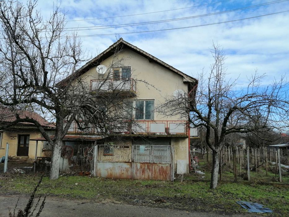 Продавам къща в с.сталийска махала област Монтана