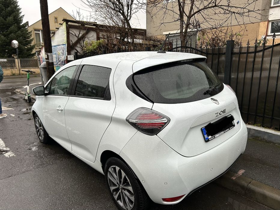 Inchiriez masina Renault Zoe 2021 impecabila ,52 kw , prima inchiriere
