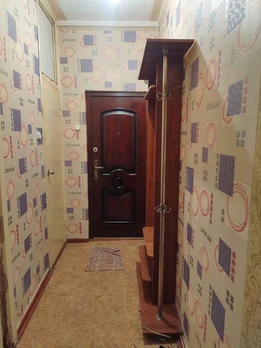 Уй сотилади.  Икки хонали.