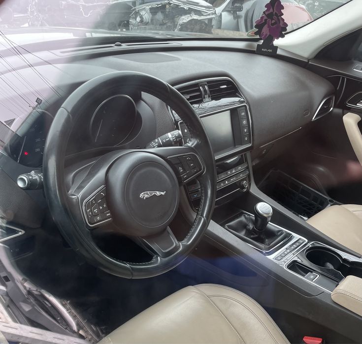 Dezmembrez Jaguar F-pace volan stanga!!