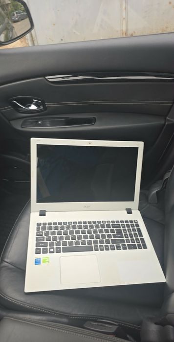 Laptop Acer I3 4005U, 8GB ram, SSD 500GB,  wifi, bluetooth, Nvidia 920M 2GB