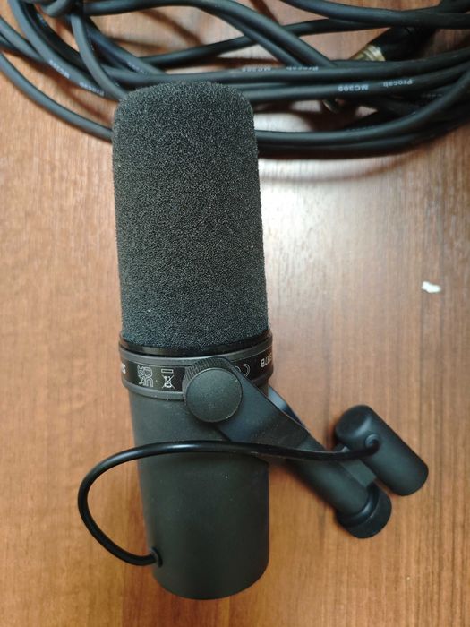 Продам микрофон Shure SM7B, черный