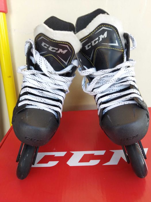 Роликовые хоккейные коньки