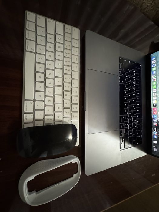 Macbook pro i9 2020   Ideal xolatta.