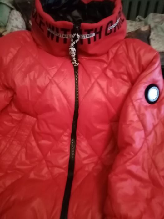 Продам женскую куртку