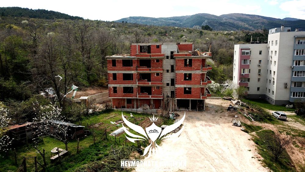 Продавам нов четиристаен 168кв.м. на 4 етаж БЕЗ КОМИСИОНА в гр.Асеновград, кв.Изток
