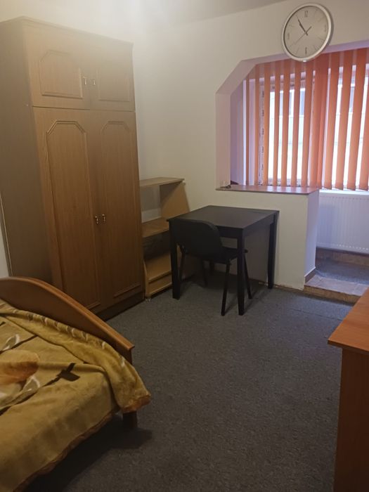 Garsonieră de închiriat.