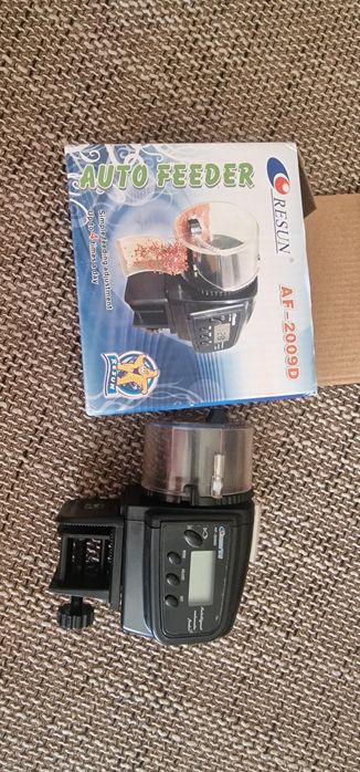 HRĂNITOR  automat   Pesti Acvariu