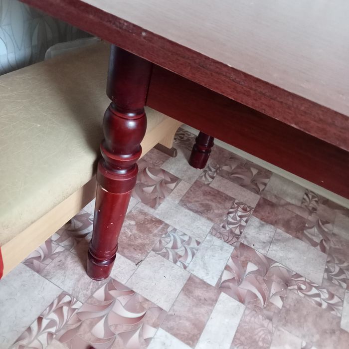 Стол кухонный срочно