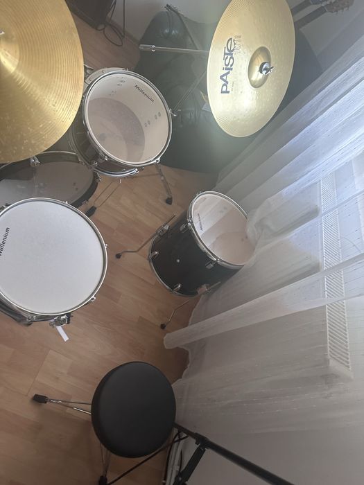 Tobe Acustice-Millenium Focus 18 Drum Set