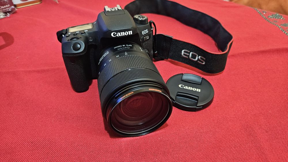 DSLR Canon EOS 77D + 18-135mm EFS