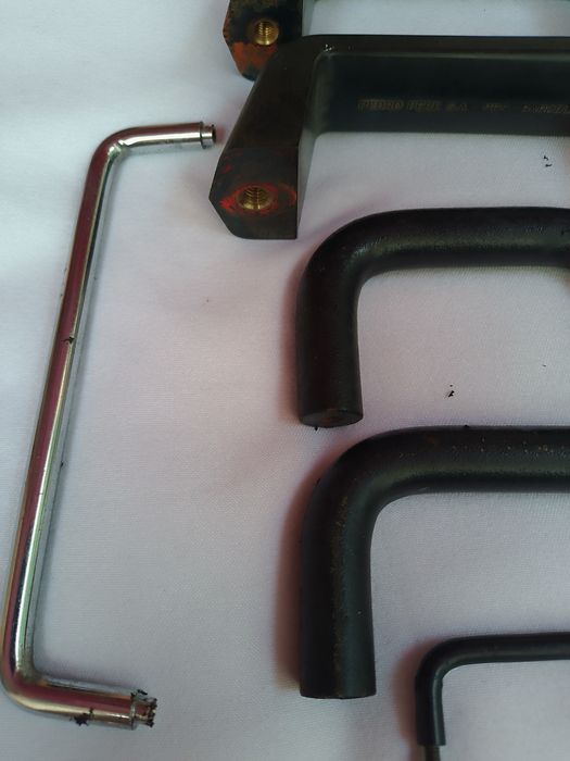 Mânere plastic /metal și colțare calitative