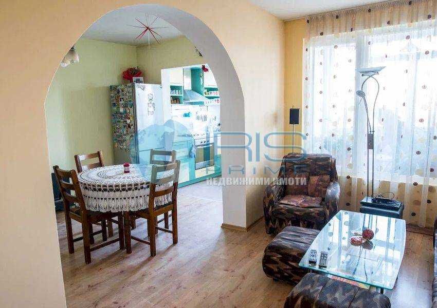 Продава се Етаж от къща в Шумен, Военно училище - 107 кв.м за 1706 €/кв.м - Снимка #1