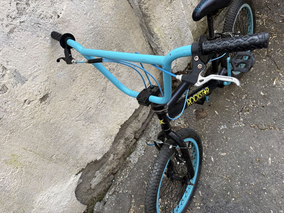 Bicicleta bmx 250 lei.