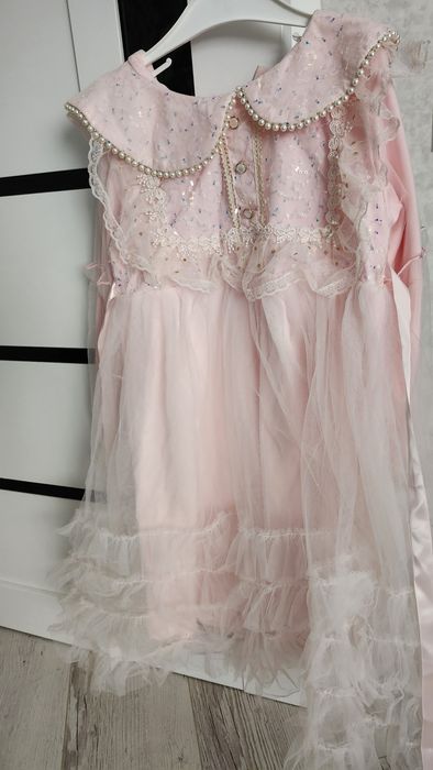 Продам платья для девочек 110-140 рост